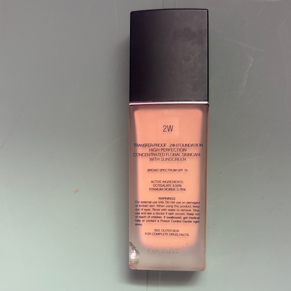 Dior Forever Foundation - Shade 2W - Picture 2 of 8